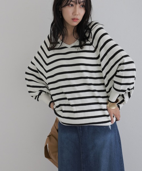 ElegChic(エレグシック)の「Vネックボーダードルマンニット(ニット/セーター・レディース・ブラック系/ホワイト系/レッド系/ベージュ系/ネイビー系・4L/M/XL)」の9枚目の写真