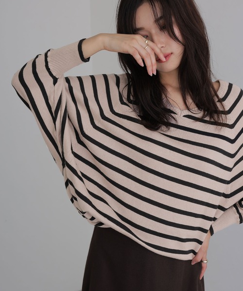 ElegChic(エレグシック)の「Vネックボーダードルマンニット(ニット/セーター・レディース・ブラック系/ホワイト系/レッド系/ベージュ系/ネイビー系・4L/M/XL)」の16枚目の写真