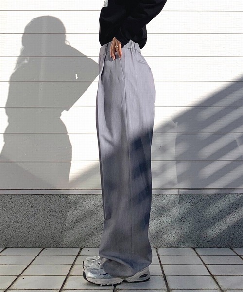 Q（キュー）の「ストレッチストレートパンツ（スラックス・レディース・ライトグレー/チャコールグレー・MEDIUM）」の4枚目の写真