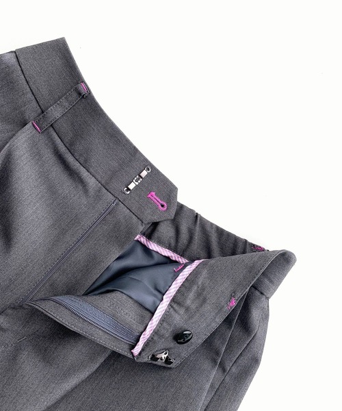 Q（キュー）の「ストレッチストレートパンツ（スラックス・レディース・ライトグレー/チャコールグレー・MEDIUM）」の21枚目の写真