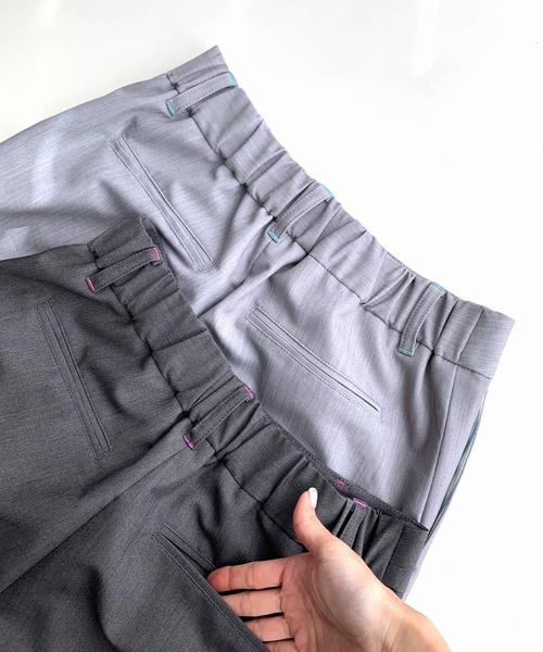 Q（キュー）の「ストレッチストレートパンツ（スラックス・レディース・ライトグレー/チャコールグレー・MEDIUM）」の17枚目の写真