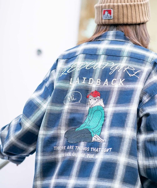 Red Cap Girl(レッドキャプガール)の「【UNIIT × RED CAP GIRL】 オンブレチェック ルーズシルエット バック刺繍シャツ コットン100%(シャツ/ブラウス・メンズ・ブラック/スミクロ/ブルー/ホワイト・LARGE/MEDIUM)」の4枚目の写真