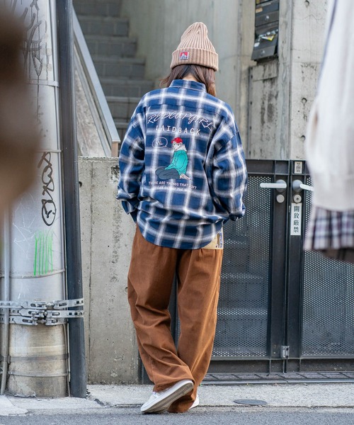 Red Cap Girl(レッドキャプガール)の「【UNIIT × RED CAP GIRL】 オンブレチェック ルーズシルエット バック刺繍シャツ コットン100%(シャツ/ブラウス・メンズ・ブラック/スミクロ/ブルー/ホワイト・LARGE/MEDIUM)」の18枚目の写真