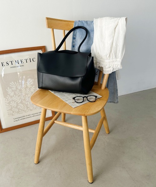 CLEA(クレア)の「【A4サイズ対応】2WAYフラップPUビッグショルダーバッグ(ショルダーバッグ・レディース・ブラウン/ブラック・FREE)」の6枚目の写真