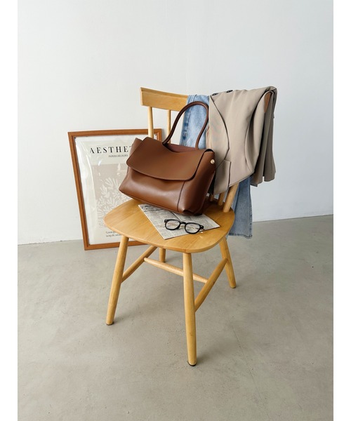 CLEA(クレア)の「【A4サイズ対応】2WAYフラップPUビッグショルダーバッグ(ショルダーバッグ・レディース・ブラウン/ブラック・FREE)」の10枚目の写真