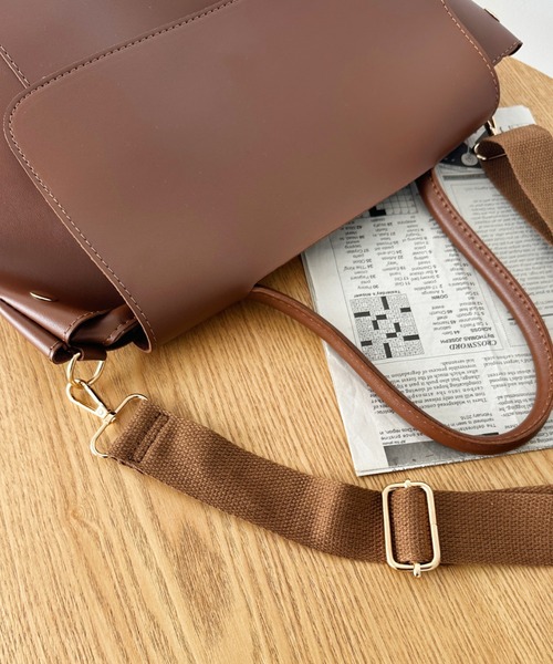 CLEA(クレア)の「【A4サイズ対応】2WAYフラップPUビッグショルダーバッグ(ショルダーバッグ・レディース・ブラウン/ブラック・FREE)」の14枚目の写真