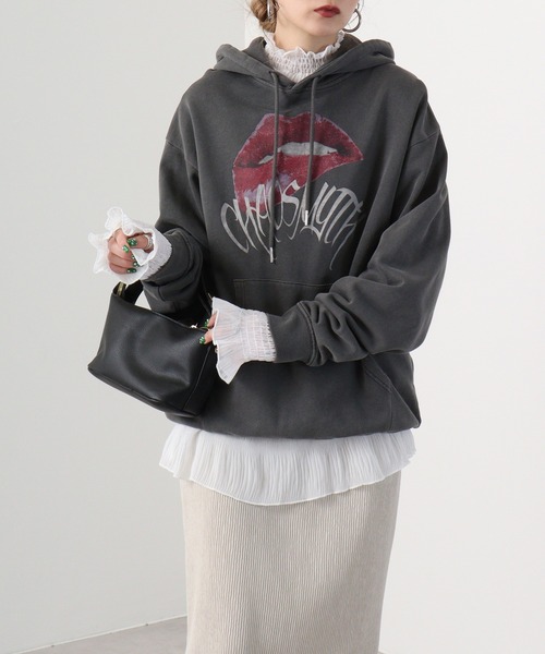 RE730(アールイーセブンサーティー)の「Vintage-like lip print hoodie / リッププリントパーカー unisex(パーカー・メンズ・ベージュ/グレー・M/L)」の16枚目の写真