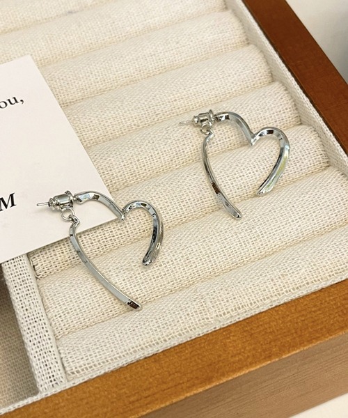 HALEY PESCA（ヘーリーペスカ）の「HALEY PESCA/ペアハートピアス（ピアス（両耳用）・レディース・シルバー/ゴールド・FREE）」の3枚目の写真