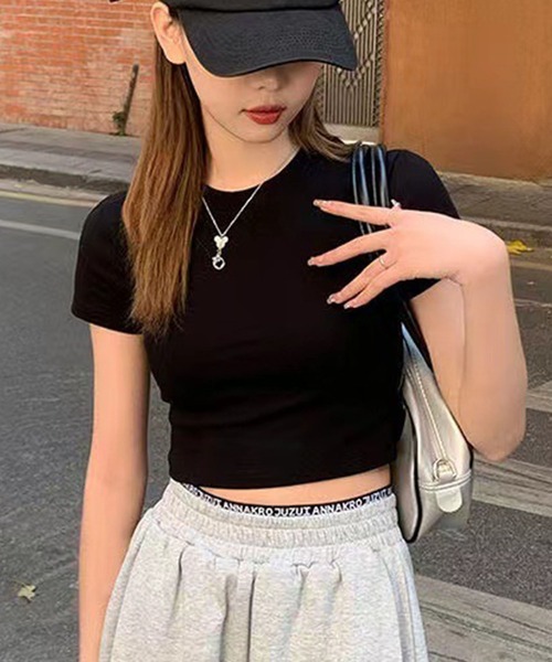 GLAMOROUS JANE(グラマラスジェーン)の「クロップド丈ベーシックTシャツ(Tシャツ/カットソー・レディース・ブラック/ホワイト・M)」の1枚目の写真