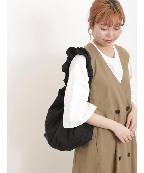 Samansa Mos2（サマンサ モスモス）の「シャーリングナイロンショルダー（ハンドバッグ・レディース・ブラック/キナリ・F）」の2枚目の写真