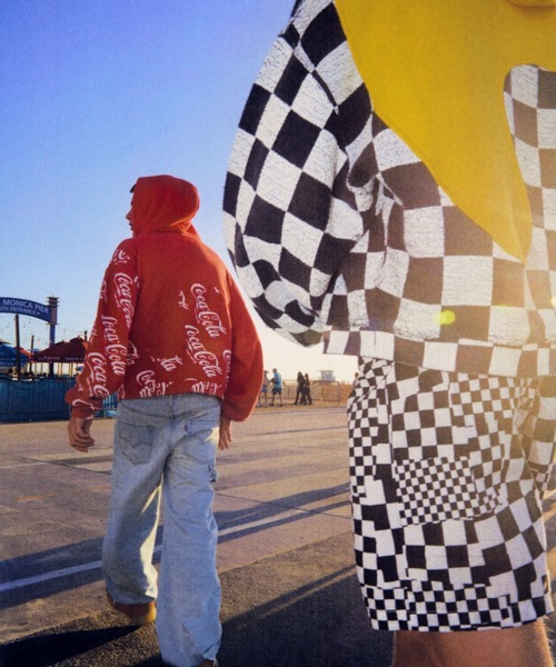 ERL（イーアールエル）の「MEN COCA COLA SWIRL HOODIE KNIT（パーカー  