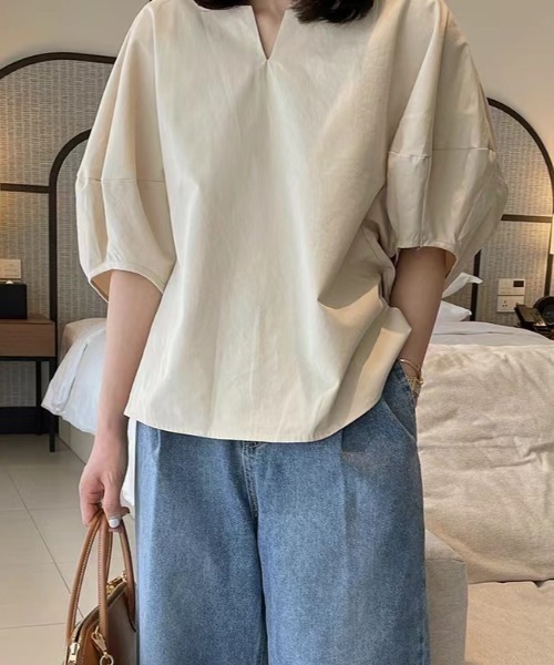 GEMEDA(ジェメダ)の「ノーカラーパフスリーブ ブラウス(シャツ/ブラウス・レディース・ベージュ/ブラック/ホワイト・M)」の3枚目の写真