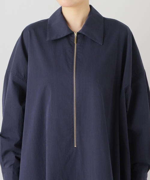 Spick & Span(スピックアンドスパン)の「コットンサテンハーフジップワンピース(ワンピース・レディース・ベージュ/ネイビー・36/38)」の4枚目の写真