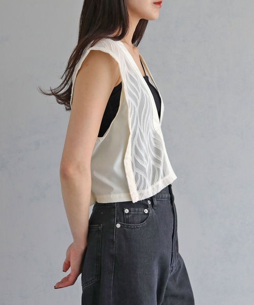 cheriella（シェリエラ）の「【cheriella】WEB限定リーフシフォンレースアップベスト（シャツ/ブラウス・レディース・アイボリー/ブラック・M）」の11枚目の写真