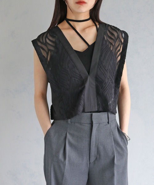cheriella（シェリエラ）の「【cheriella】WEB限定リーフシフォンレースアップベスト（シャツ/ブラウス・レディース・アイボリー/ブラック・M）」の16枚目の写真