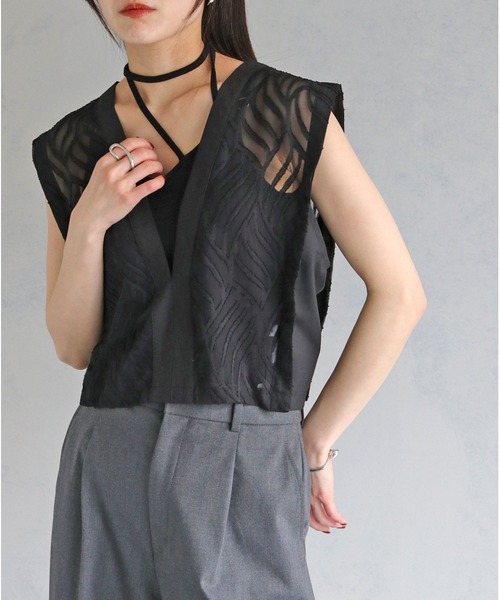 cheriella（シェリエラ）の「【cheriella】WEB限定リーフシフォンレースアップベスト（シャツ/ブラウス・レディース・アイボリー/ブラック・M）」の17枚目の写真