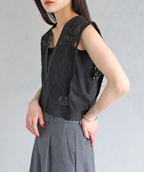 cheriella（シェリエラ）の「【cheriella】WEB限定リーフシフォンレースアップベスト（シャツ/ブラウス・レディース・アイボリー/ブラック・M）」の21枚目の写真