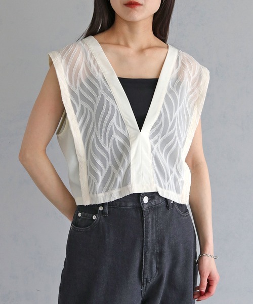 cheriella（シェリエラ）の「【cheriella】WEB限定リーフシフォンレースアップベスト（シャツ/ブラウス・レディース・アイボリー/ブラック・M）」の3枚目の写真