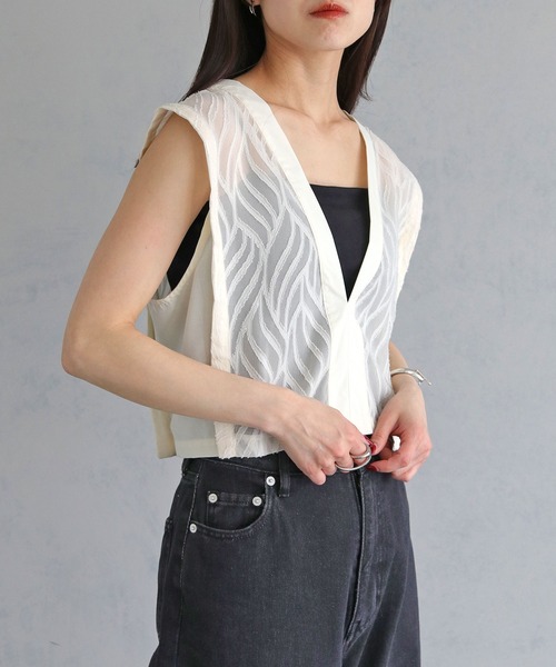 cheriella（シェリエラ）の「【cheriella】WEB限定リーフシフォンレースアップベスト（シャツ/ブラウス・レディース・アイボリー/ブラック・M）」の4枚目の写真
