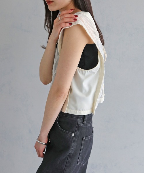cheriella（シェリエラ）の「【cheriella】WEB限定リーフシフォンレースアップベスト（シャツ/ブラウス・レディース・アイボリー/ブラック・M）」の8枚目の写真