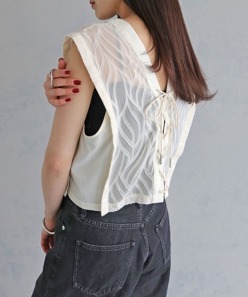 cheriella（シェリエラ）の「【cheriella】WEB限定リーフシフォンレースアップベスト（シャツ/ブラウス・レディース・アイボリー/ブラック・M）」の9枚目の写真