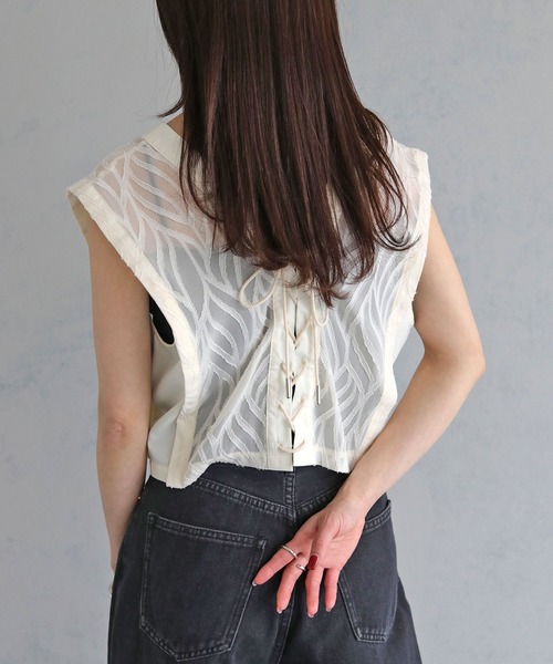 cheriella（シェリエラ）の「【cheriella】WEB限定リーフシフォンレースアップベスト（シャツ/ブラウス・レディース・アイボリー/ブラック・M）」の10枚目の写真