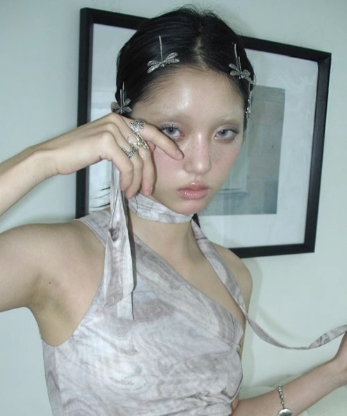 Vipoa(ヴィポア)の「Dragonfly metallic hair clip 2set(ヘアピン・レディース・シルバー・FREE)」の4枚目の写真