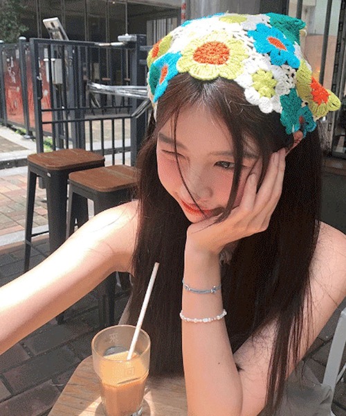 MEMECLE(メメクル)の「【 MEMECLE / メメクル 】フラワークロシェ2WAYヘッドスカーフ バブーシュカ(その他ヘアアクセサリー・レディース・グリーン系1/ホワイト系1/パープル系1/ホワイト系4/ピンク系3/ピンク系1/その他1/ホワイト系3/ホワイト系5/ピンク系2/レッド系1/ブルー系1/その他4/その他2/ホワイト系2・FREE)」の16枚目の写真