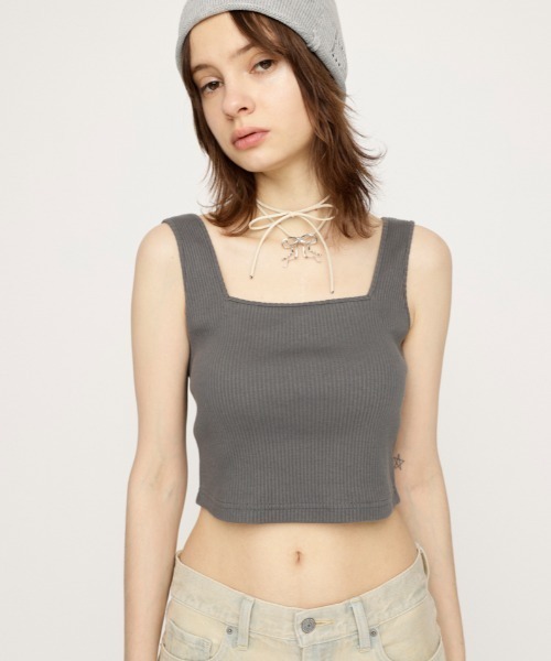 SLY（スライ）の「SQUARE N/C T/T スクエアネック タンクトップ（タンクトップ・レディース・ホワイト/ブラック/ライトブルー/グレー・1/2）」の3枚目の写真