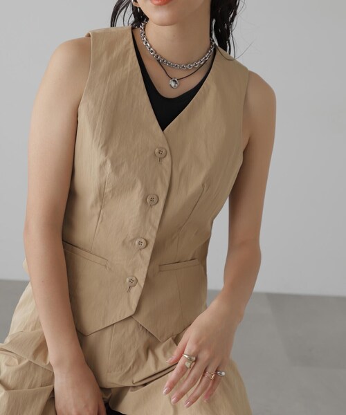 FREE'S MART(フリーズマート)の「タフランタキシードベスト(ベスト・レディース・グレー/ベージュ・FREE)」の2枚目の写真