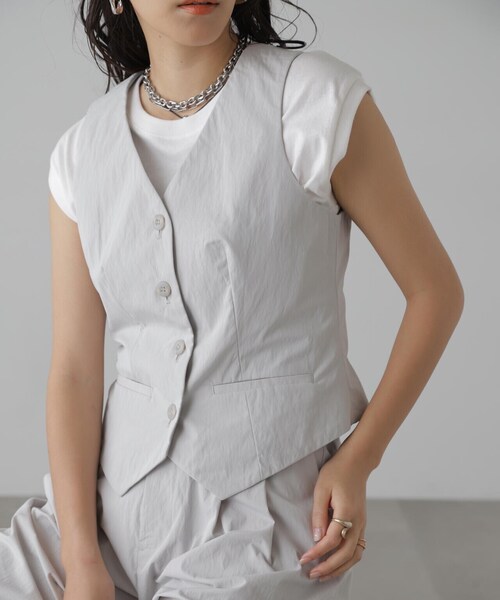 FREE'S MART(フリーズマート)の「タフランタキシードベスト(ベスト・レディース・グレー/ベージュ・FREE)」の3枚目の写真