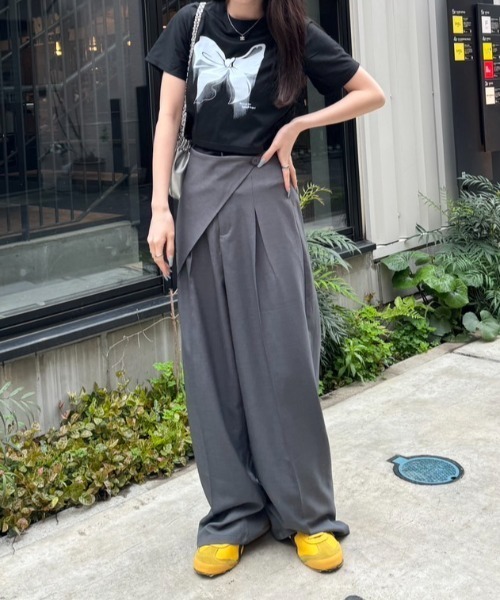 nemne store(ネンネストア)の「《Delfy》リボンモチーフTシャツ(Tシャツ/カットソー・レディース・オフホワイト/ブラック・フリー)」の4枚目の写真