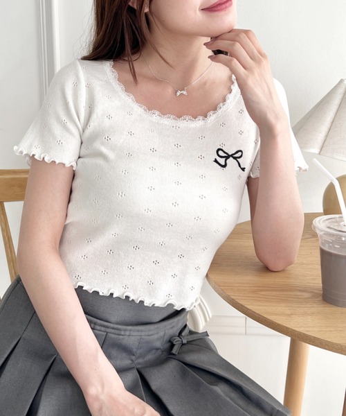 Loueme(ルエム)の「リボン刺繍レーストリムトップス(Tシャツ/カットソー・レディース・ブラック/ライトブルー/グレー/ホワイト/ピンク・FREE)」の6枚目の写真