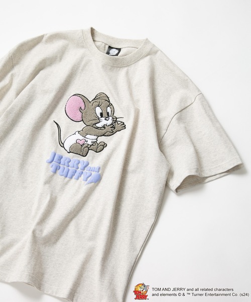 Tom&Jerry(トムアンドジェリー)の「【TOM AND JERRY/トムとジェリー】オリジナルデザインTシャツ ジェリー タフィー ドロップショルダー ビッグシルエット ユニセックス(Tシャツ/カットソー・メンズ・ブルー系その他2/グリーン系その他/ベージュ系その他2/ホワイト系その他/ホワイト系その他2/ベージュ系その他・X-LARGE/LARGE/MEDIUM/SMALL)」の5枚目の写真