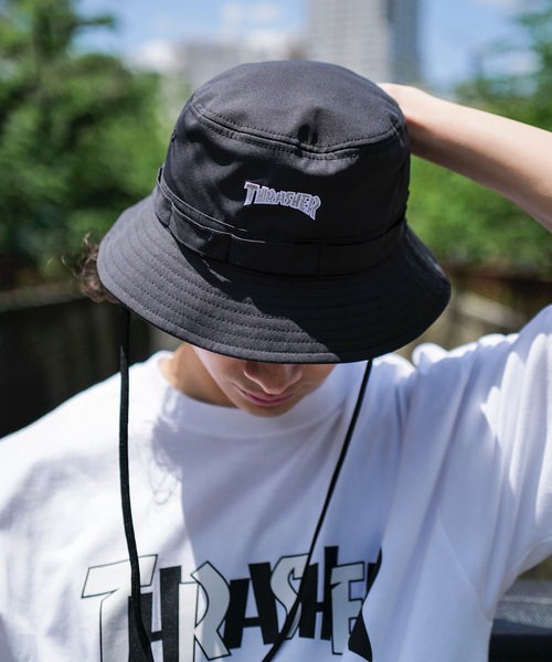THRASHER（スラッシャー）の「MAG LOGO BUCKET HAT/スラッシャー撥水ワンポイントブランドロゴデザインアドベンチャーバケットハット（ハット・メンズ・ベージュ/ブラック・FREE）」の3枚目の写真