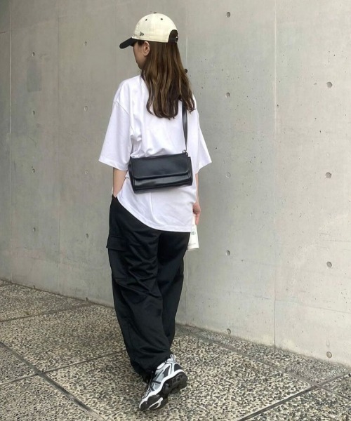 ISOOK（アイスー）の「スクエアショルダーバッグ(kiharu select) / スクエアバッグ ショルダーバッグ ミニバッグ（ショルダーバッグ・レディース・ブラック・FREE）」の3枚目の写真