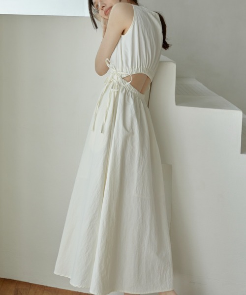 ACYM(アシーム)の「Back cut ribbon ワンピース(ワンピース・レディース・アイボリー/ブラック/ベージュ・FREE)」の2枚目の写真