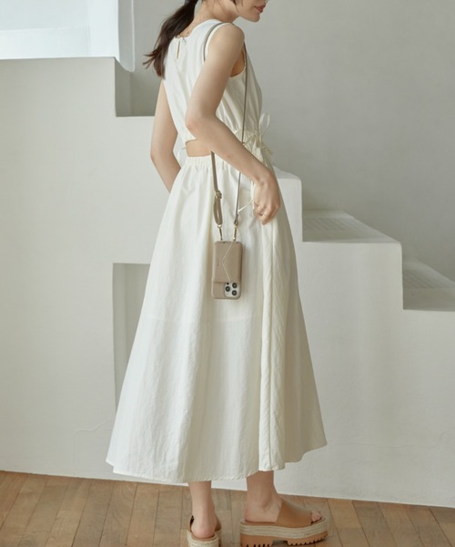 ACYM(アシーム)の「Back cut ribbon ワンピース(ワンピース・レディース・アイボリー/ブラック/ベージュ・FREE)」の4枚目の写真