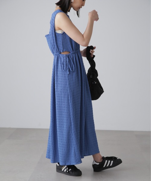 FREE'S MART（フリーズマート）の「◇サイドカットノースリカットソーワンピース（ワンピース・レディース・イエロー/ブルー/ブラック・SMALL/MEDIUM）」の3枚目の写真