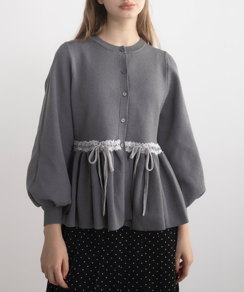 idem（イデム）の「velours ribbon peplum cardigan / リボンペプラムカーディガン（カーディガン/ボレロ・レディース・レッド/ネイビー/アイボリー/グレー・FREE）」の3枚目の写真