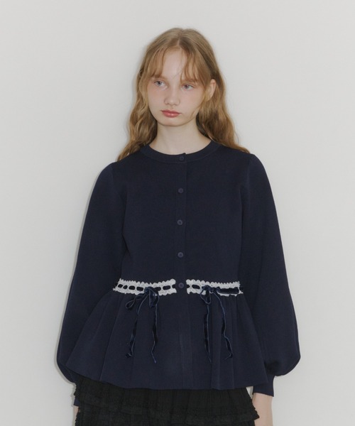 idem（イデム）の「velours ribbon peplum cardigan / リボンペプラムカーディガン（カーディガン/ボレロ・レディース・レッド/ネイビー/アイボリー/グレー・FREE）」の13枚目の写真