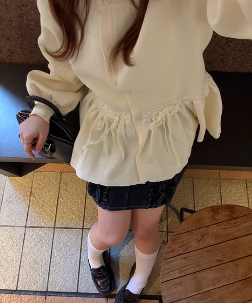 idem（イデム）の「velours ribbon peplum cardigan / リボンペプラム