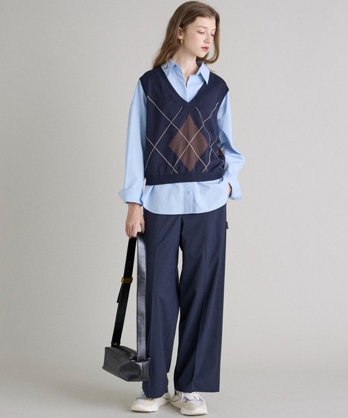 INED CLARO（イネドクラロ）の「クロップドニットベスト（ニット/セーター・レディース・エメラルドブルー/ブラウン/ネイビー/パープル・フリー）」の6枚目の写真