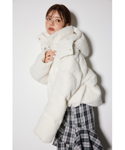 rienda（リエンダ）の「フード付きショートボアダウンジャケット（ダウンジャケット/コート・レディース・ベージュ/ホワイト・SMALL/MEDIUM）」の9枚目の写真