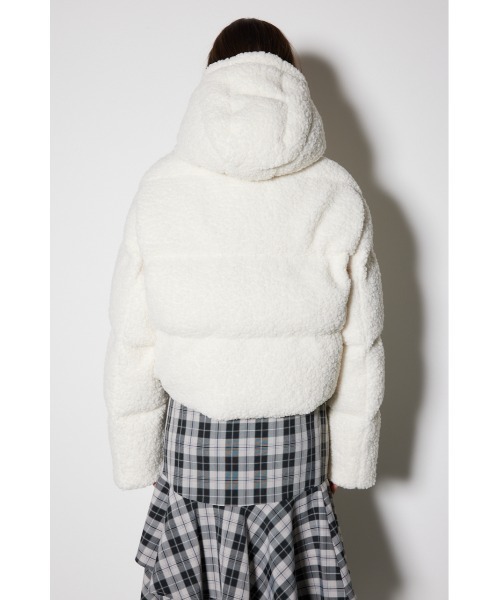 rienda（リエンダ）の「フード付きショートボアダウンジャケット（ダウンジャケット/コート・レディース・ベージュ/ホワイト・SMALL/MEDIUM）」の15枚目の写真