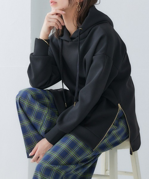 nissen(ニッセン)の「なめらかポンチ素材 サイドジップパーカー(パーカー・レディース・ブラック/モカ/グレイッシュブルー/グリーン系/チャコールグレー/グレイッシュベージュ・S/M/L/LL)」の9枚目の写真