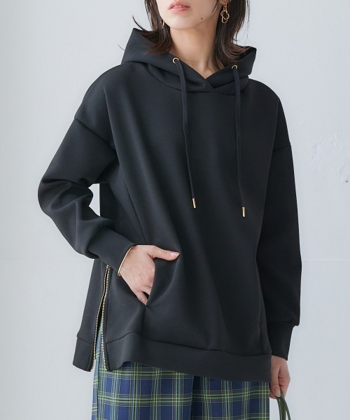 nissen(ニッセン)の「なめらかポンチ素材 サイドジップパーカー(パーカー・レディース・ブラック/モカ/グレイッシュブルー/グリーン系/チャコールグレー/グレイッシュベージュ・S/M/L/LL)」の11枚目の写真