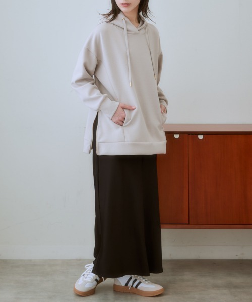 nissen(ニッセン)の「なめらかポンチ素材 サイドジップパーカー(パーカー・レディース・ブラック/モカ/グレイッシュブルー/グリーン系/チャコールグレー/グレイッシュベージュ・S/M/L/LL)」の19枚目の写真