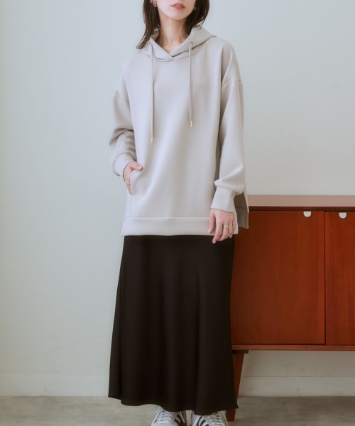 nissen(ニッセン)の「なめらかポンチ素材 サイドジップパーカー(パーカー・レディース・ブラック/モカ/グレイッシュブルー/グリーン系/チャコールグレー/グレイッシュベージュ・S/M/L/LL)」の21枚目の写真