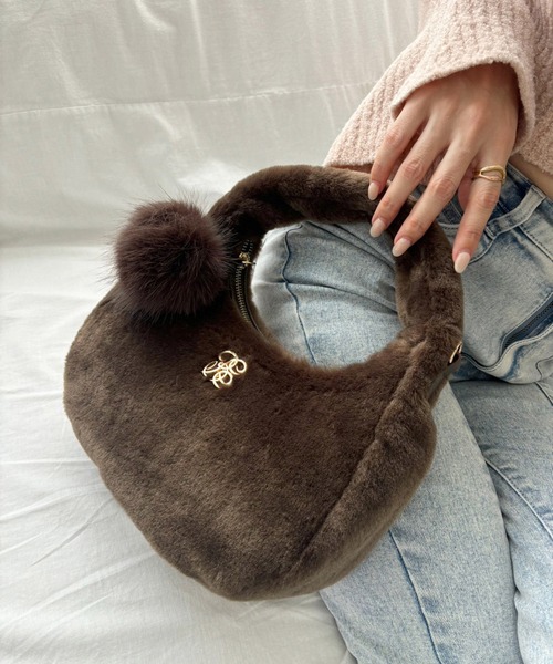 one after another NICE CLAUP（ワンアフターアナザーナイスクラップ）の「フェイクファーミニバッグ（ハンドバッグ・レディース・ブラウン/ピンク/アイボリー・FREE）」の3枚目の写真